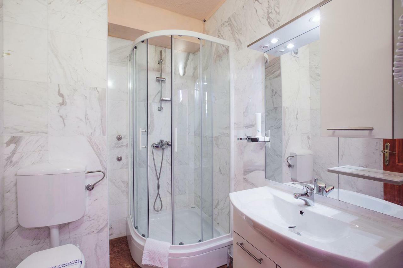 Apartmani I Sobe Dinko Стариград-Пакленица Екстериор снимка