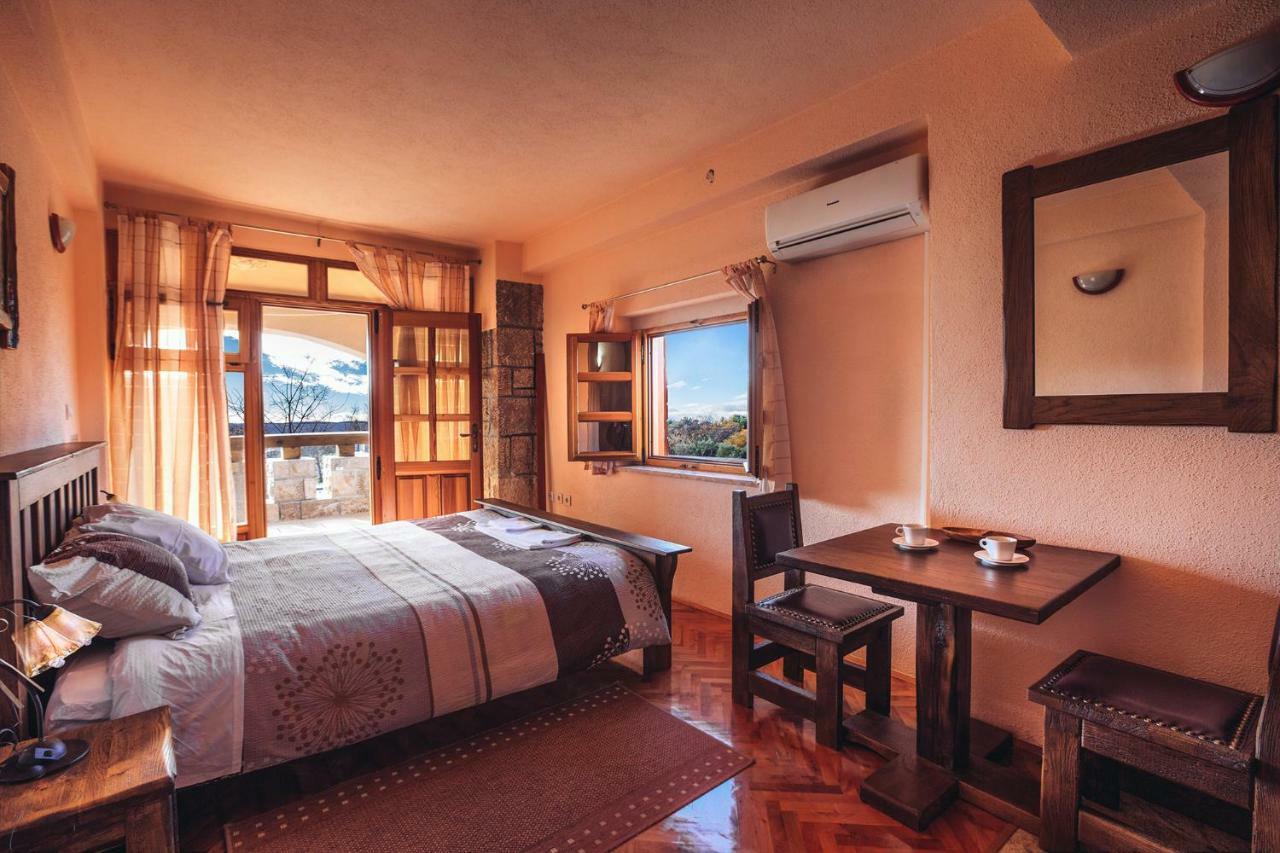 Apartmani I Sobe Dinko Стариград-Пакленица Екстериор снимка