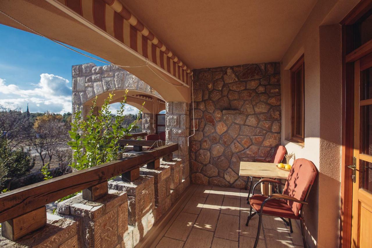 Apartmani I Sobe Dinko Стариград-Пакленица Екстериор снимка