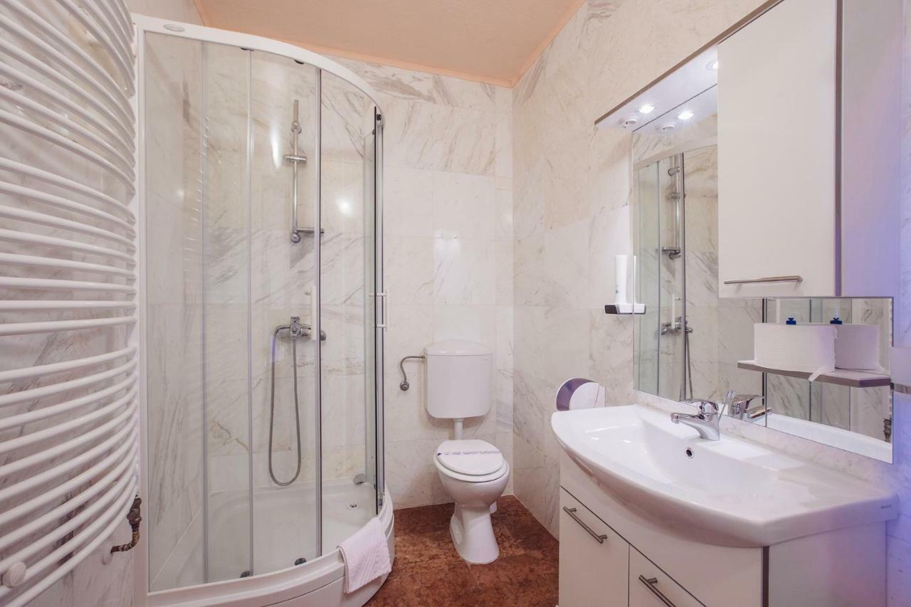 Apartmani I Sobe Dinko Стариград-Пакленица Екстериор снимка
