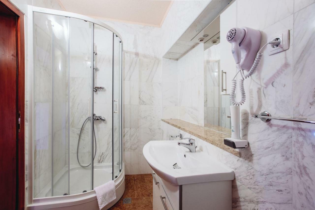 Apartmani I Sobe Dinko Стариград-Пакленица Екстериор снимка