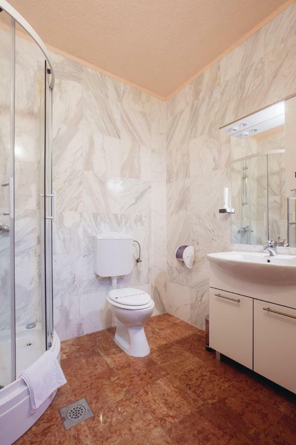 Apartmani I Sobe Dinko Стариград-Пакленица Екстериор снимка