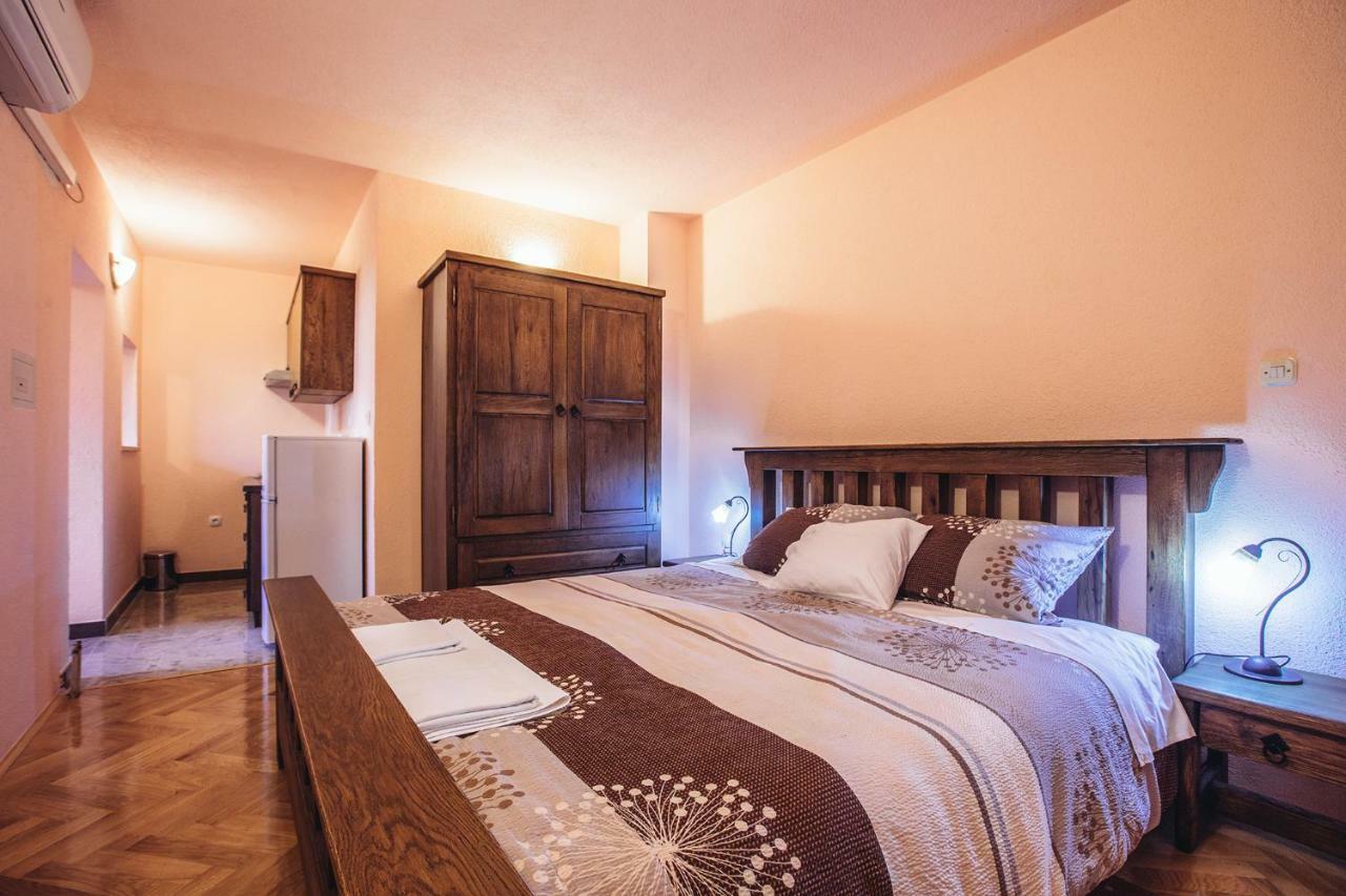 Apartmani I Sobe Dinko Стариград-Пакленица Екстериор снимка