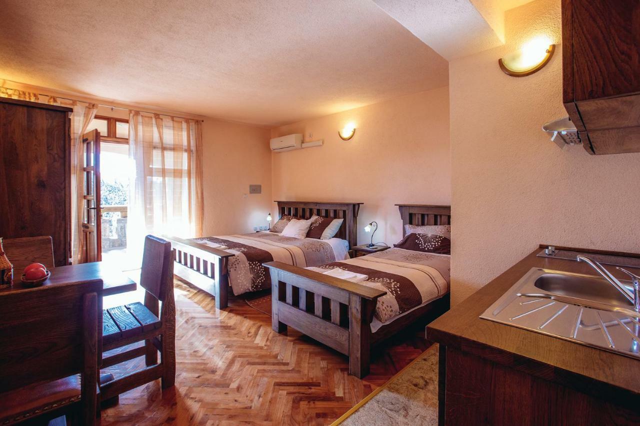 Apartmani I Sobe Dinko Стариград-Пакленица Екстериор снимка