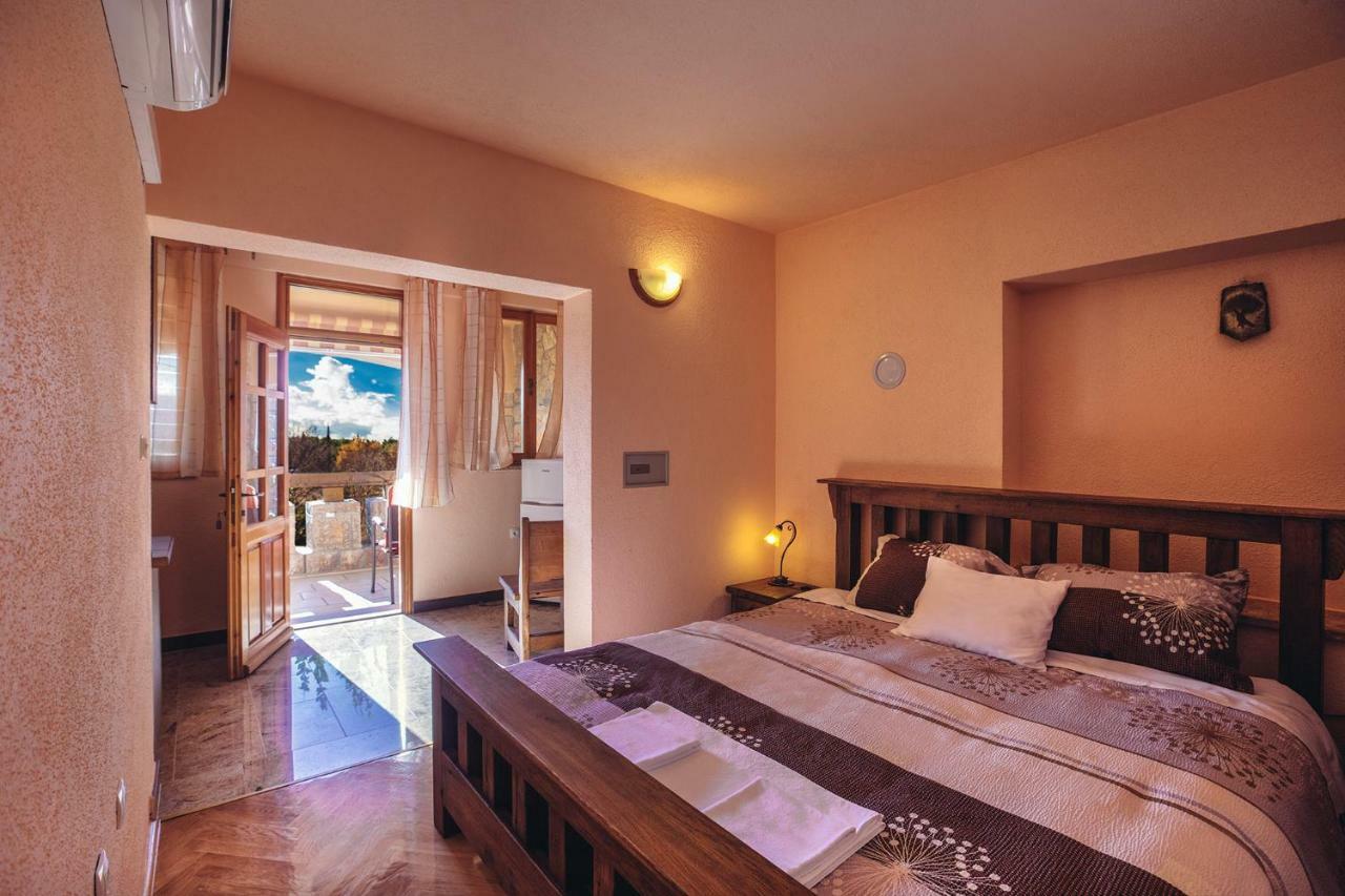 Apartmani I Sobe Dinko Стариград-Пакленица Екстериор снимка