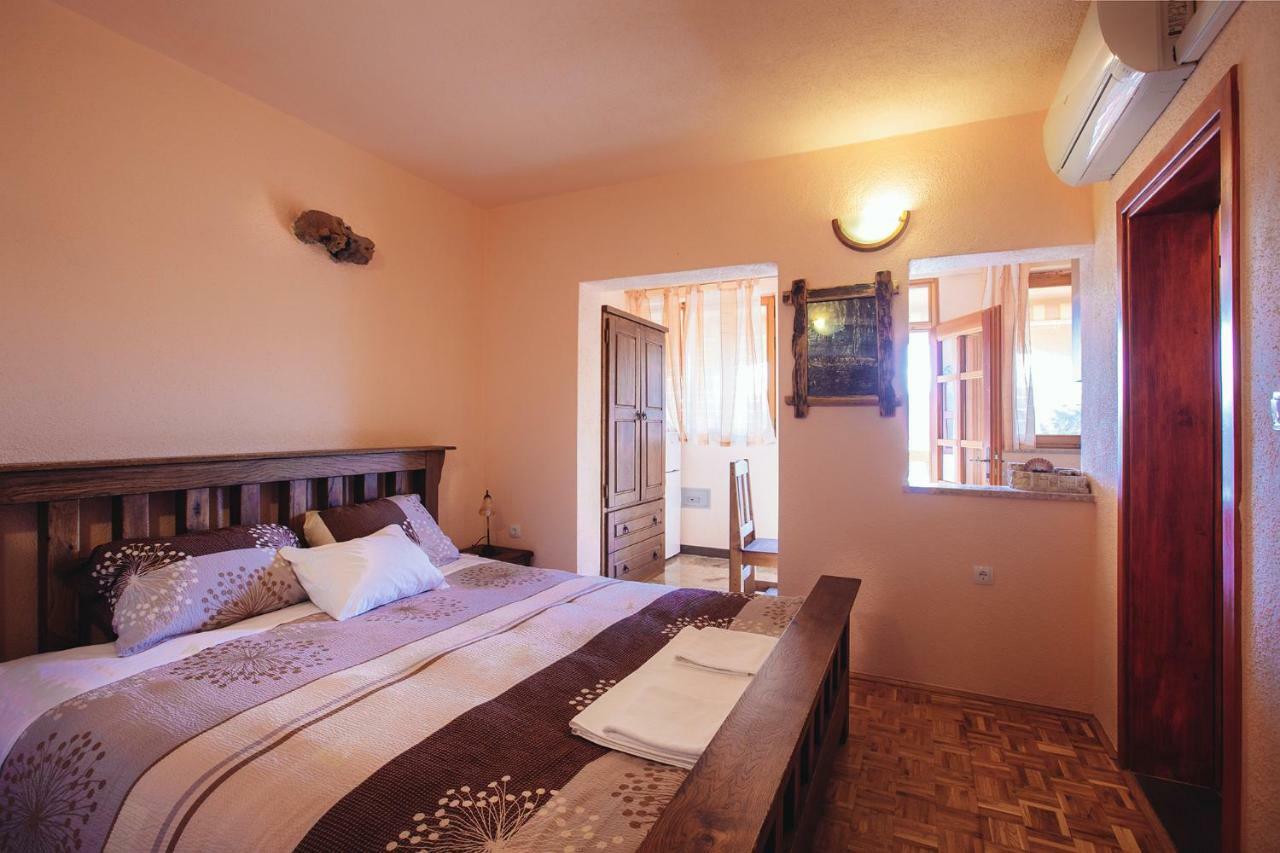 Apartmani I Sobe Dinko Стариград-Пакленица Екстериор снимка
