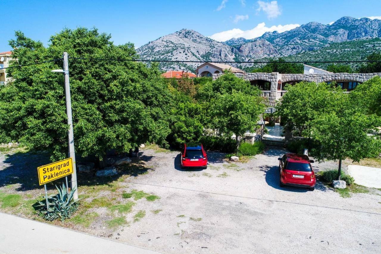 Apartmani I Sobe Dinko Стариград-Пакленица Екстериор снимка