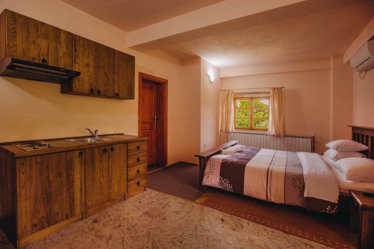Apartmani I Sobe Dinko Стариград-Пакленица Екстериор снимка